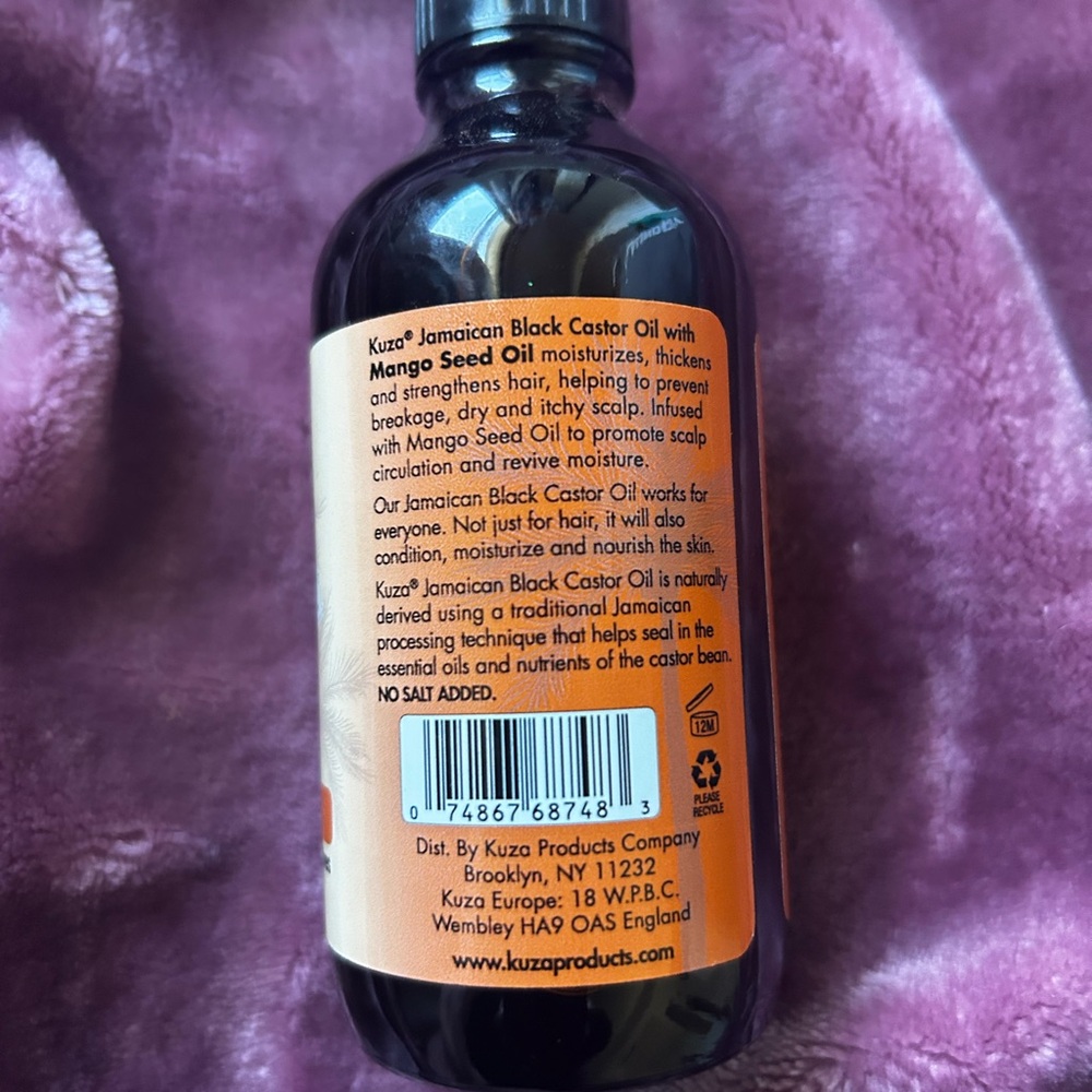 Jamaican Black Castor Oil with Mango Seed Oil - Picture 3 of 3